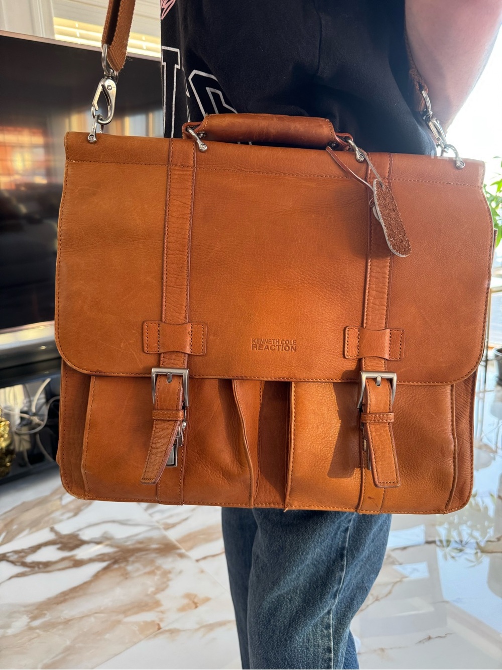 Kenneth Cole Reaction Cognac Brown Leather Messenger Briefcase